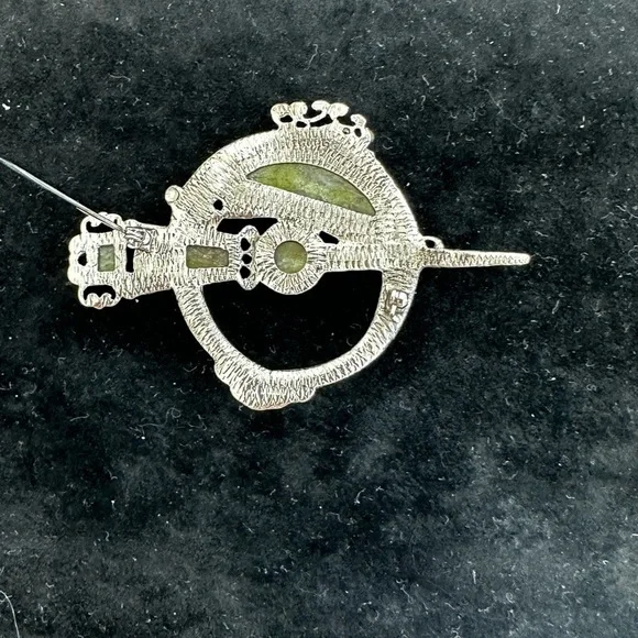 Vintage Brooch Silver with green stones 31/2” across - Picture 2 of 3